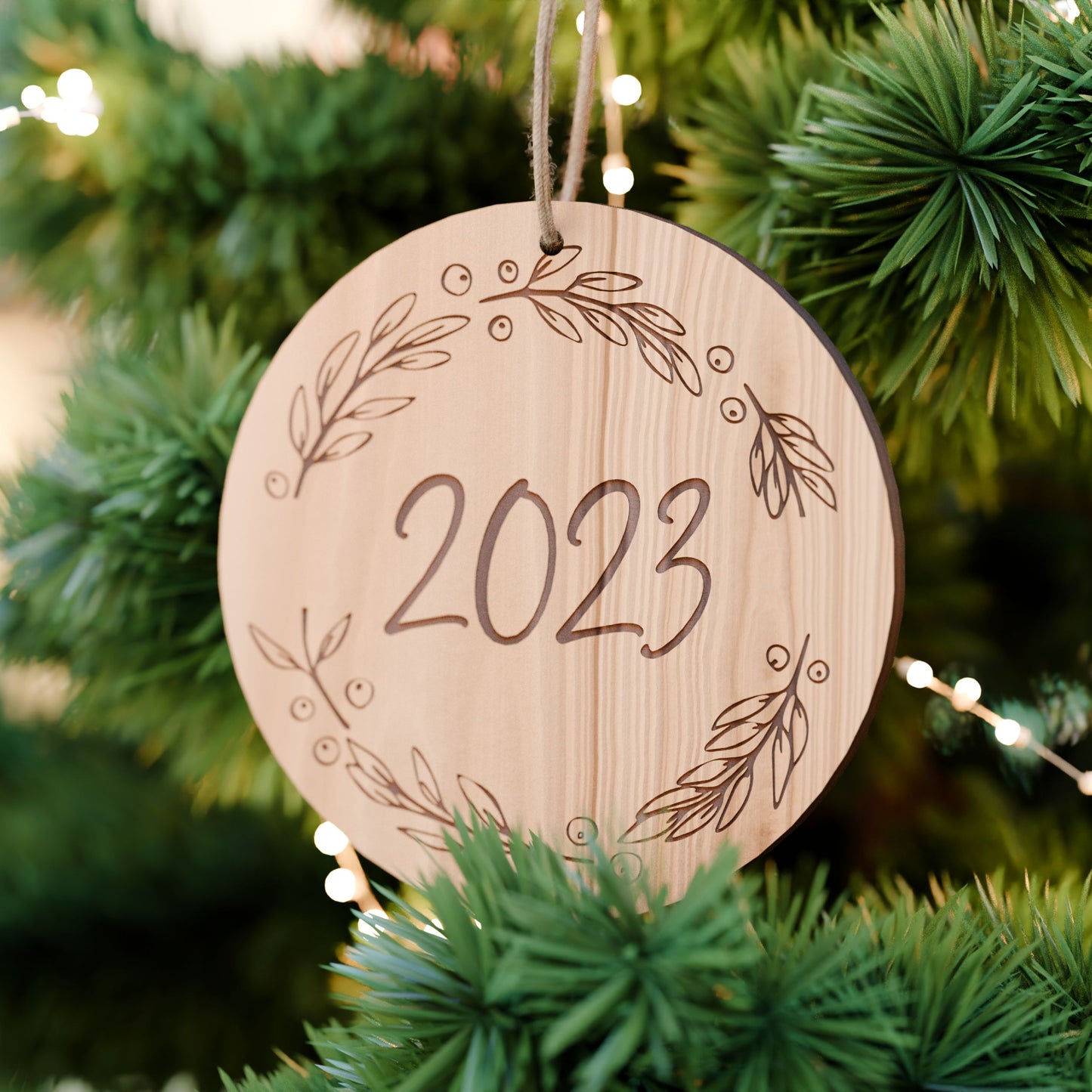 Custom Mistletoe Wreath Name and Year Ornament